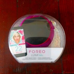 Facial cleansing brush